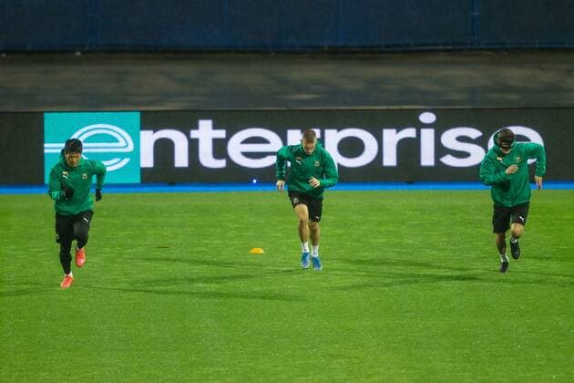 SOCCER - UEFA EL, Dinamo vs Rapid ZAGREB,CROATIA,03.NOV.21 - SOCCER - UEFA Europa League, group stage, GNK Dinamo Zagreb vs SK Rapid Wien, preview, training Rapid. Image shows Kohya Kitagawa, Srdjan Grahovac (Rapid) and Maximilian Hofmann (Rapid).  GEPAxpictures xPhilippxBrem