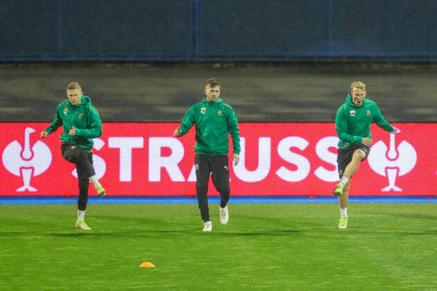 SOCCER - UEFA EL, Dinamo vs Rapid ZAGREB,CROATIA,03.NOV.21 - SOCCER - UEFA Europa League, group stage, GNK Dinamo Zagreb vs SK Rapid Wien, preview, training Rapid. Image shows Maximilian Ullmann, Christoph Knasmuellner and Marco Gruell (Rapid).  GEPAxpictures xPhilippxBrem