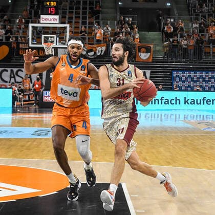 GER, EuroCup, ratiopharm ulm vs Umana Reyer Venice 03 11 2021, ratiopharm arena, Neu Ulm, GER, EuroCup, ratiopharm ulm vs Umana Reyer Venice, in picture Jaron Blossomgame Ulm, 4 , Michele Vitali Venice, 31 nordphotoxGmbHx xHafner nph00200