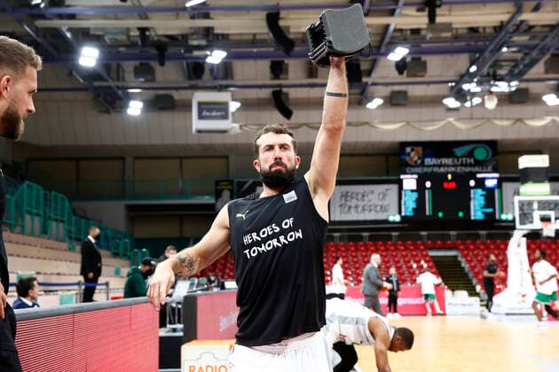 Basketball FIBA Europa Cup 4 Matchday Group A Round 1 at Oberfrankenhalle in Bayreuth Season 2021 2022 Medi Bayreuth vs Kapfenberg Bulls Bastian Doreth Medi Bayreuth 10 warming up