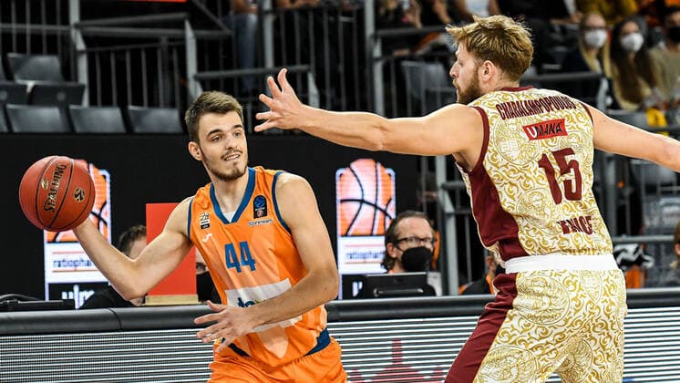 GER, EuroCup, ratiopharm ulm vs Umana Reyer Venice 03 11 2021, ratiopharm arena, Neu Ulm, GER, EuroCup, ratiopharm ulm vs Umana Reyer Venice, in picture Fedor Zugic Ulm, 44 , Vasilis Charalampopoulos Venice, 15 nordphotoxGmbHx xHafner nph00200