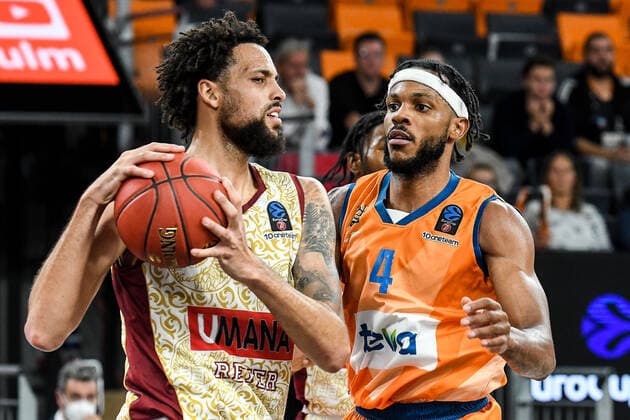 GER, EuroCup, ratiopharm ulm vs Umana Reyer Venice 03 11 2021, ratiopharm arena, Neu Ulm, GER, EuroCup, ratiopharm ulm vs Umana Reyer Venice, in picture Austin Daye Venice, 9 , Jaron Blossomgame Ulm, 4 nordphotoxGmbHx xHafner nph00200
