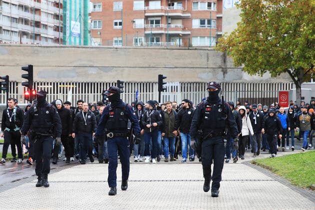 Football, EL, Real Sociedad - Sturm Graz, arrival of the fans