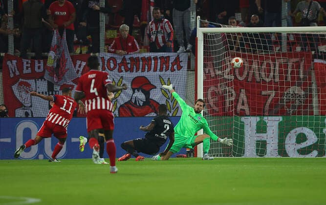 04 11 2021, Football UEFA Europa League, Olympiakos Piraeus Eintracht Frankfurt, emonline, despor, emspor, v l , Goal scored, Goal to 1 0 by Youssef El Arabi Olympiakos Piraeus DFL DFB REGULATIONS PROHIBIT ANY USE OF PHOTOGRAPHS AS IMAGE SEQUENCES AND OR QUASI VIDEO xdcx Copyright: HMBxMedia Claus