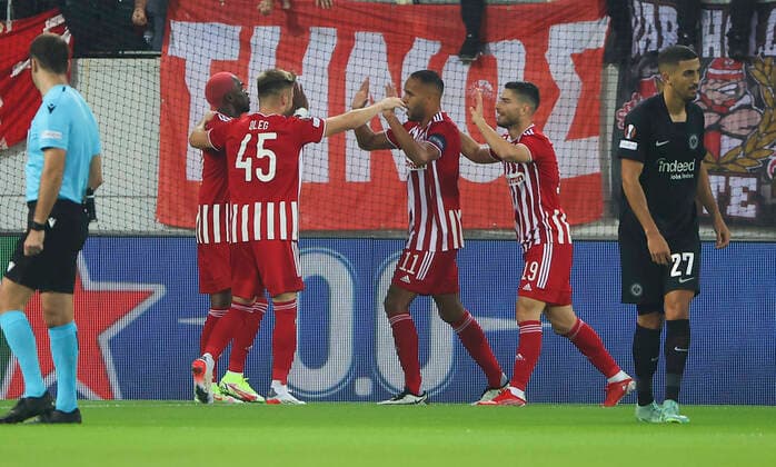 04 11 2021, Football UEFA Europa League, Olympiakos Piraeus Eintracht Frankfurt, emonline, despor, emspor, v l , Goal celebration for 1 0 by Youssef El Arabi Olympiakos Piraeus , Goal celebration, celebrate the goal DFL DFB REGULATIONS PROHIBIT ANY USE OF PHOTOGRAPHS AS IMAGE SEQUENCES AND OR QUASI VIDEO xdcx Copyright: HMBxMedia Claus