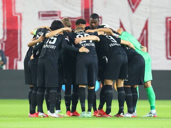 Olympiacos F.C. v Eintracht Frankfurt UEFA Europa League Eintracht Frankfurt huddle during the UEFA Europa League Group D match at Karaiskakis Stadium, Piraeus Content Not Available For UK Newspapers Copyright: xYannisxHalasx FIL-16070-0022