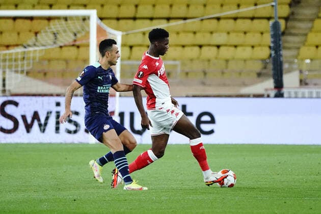 Aurelien Tchouameni (AS Monaco) - Eran Zahavi (PSV Eindhoven) FOOTBALL : AS Monaco vs PSV Eindhoven - League Europa - Monaco - 04 11 2021 NorbertScanella Panoramic 