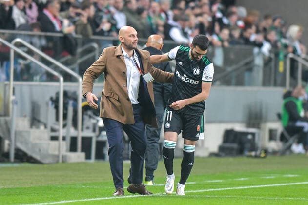 WARSZAWA 04.11.2021 MECZ 4. KOLEJKA GRUPA C LIGA EUROPY SEZON 2021 22 --- UEFA EUROPA LEAGUE GROUP C MATCH IN WARSAW: LEGIA WARSZAWA - SSC NAPOLI MAREK GOLEBIEWSKI MAHIR EMRELI RADOSC CELEBRATION FOT. JACEK PRONDZYNSKI FOTOPYK NEWSPIX.PL --- Newspix.pl  211104JAC006