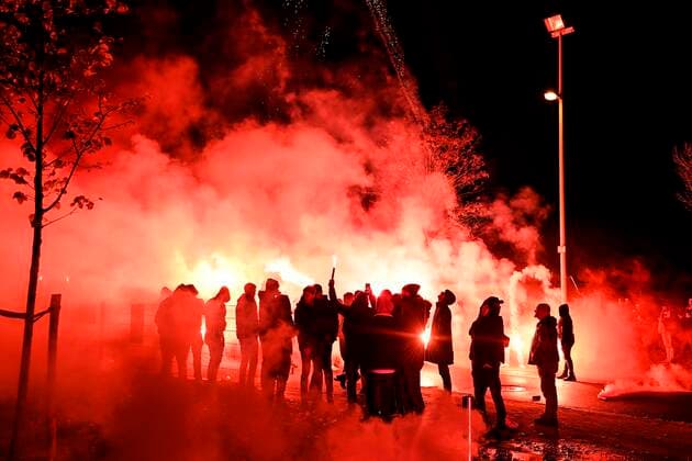 ANTWERPEN, BELGIUM - NOVEMBER 04 : Antwerp fans show their support for the players ahead of the UEFA Europa League Group stage D match between Royal Antwerp FC and Fenerbahce SK on November 4, 2021 in Antwerpen, Belgium, 4 11 2021 ( Royal Antwerp v Fenerbahce SK - UEFA Europa League PhotoNews Panoramic 