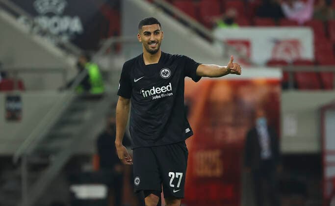 04 11 2021, Football UEFA Europa League, Olympiakos Piraeus Eintracht Frankfurt, emonline, despor, emspor, v l , Aymen Barkok Eintracht Frankfurt gives thumbs up DFL DFB REGULATES PROHIBIT ANY USE OF PHOTOGRAPHS AS IMAGE SEQUENCES AND OR QUASI VIDEO xdcx Copyright: HMBxMedia Claus