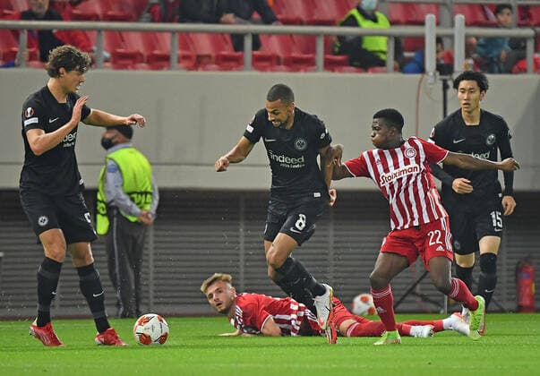 04 11 2021, xjhx, football UEFA Europa League, Olympiakos Piraeus Eintracht Frankfurt emspor, v l Sam Lammers Eintracht Frankfurt Oleg Reabciuk Olympiakos Piraeus Djibril Sow Eintracht Frankfurt Aguibou Camara Olympiakos Piraeus Daichi Kamada Eintracht Frankfurt DFL DFB REGULATES PROHIBIT ANY USE OF PHOTOGRAPHS as IMAGE SEQUENCES and or QUASI VIDEO Piraeus