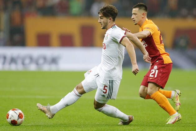 ISTANBUL, TURKEY - NOVEMBER 4, 2021: Lokomotivâ€™s Konstantin Maradishvili (L) and Galatasaray s Olimpiu Morutan struggle for the ball in the 2021 22 UEFA Europa League Group E Round 4 match between Galatasaray Istanbul and Lokomotiv Moscow at the Ali Sami Yen Sports Complex. Mikhail Japaridze TASS  TS116CBC