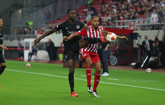 04 11 2021, Football UEFA Europa League, Olympiakos Piraeus Eintracht Frankfurt, emonline, despor, emspor, v l , Evan Ndicka Eintracht Frankfurt , Youssef El Arabi Olympiakos Piraeus DFL DFB REGULATES PROHIBIT ANY USE OF PHOTOGRAPHS AS IMAGE SEQUENCES AND OR QUASI VIDEO xdcx Copyright: HMBxMedia Claus