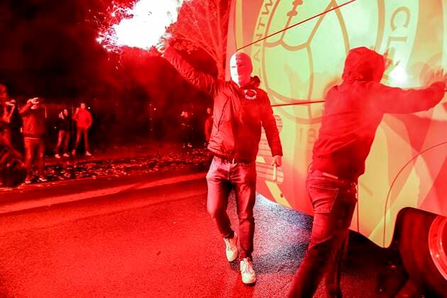 ANTWERPEN, BELGIUM - NOVEMBER 04 : Antwerp fans show their support for the players ahead of the UEFA Europa League Group stage D match between Royal Antwerp FC and Fenerbahce SK on November 4, 2021 in Antwerpen, Belgium, 4 11 2021 ( Royal Antwerp v Fenerbahce SK - UEFA Europa League PhotoNews Panoramic 