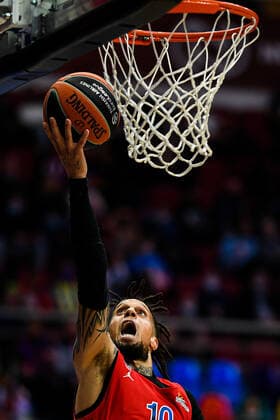 Russia Basketball Euroleague CSKA - Fenerbahce 6688899 04.11.2021 CSKA?s Daniel Hackett puts the ball into the ring during the Euroleague basketball match between CSKA Moscow and Fenenbahce Istanbul, in Moscow, Russia. Vladimir Astapkovich Sputnik Moscow Russia  Copyright: xVladimirxAstapkovichx