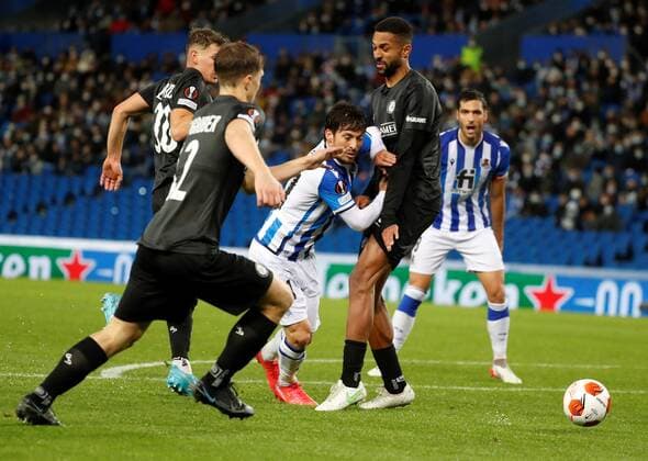 Real Sociedad s midfielder David Silva (C) in action during the UEFA Europa League group B soccer match between Real Sociedad and Sturm Graz at Reale Arena in San Sebastian, Basque Country, Spain, 04 November 2021. Real Sociedad - Sturm Graz !ACHTUNG: NUR REDAKTIONELLE NUTZUNG!  Copyright: xJuanxHerrerox GRAF6244 20211104-cd30618acc1ff5b83d934f70c9ab7ea09c381ca7