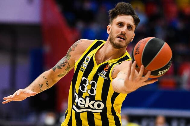 Russia Basketball Euroleague CSKA - Fenerbahce 6688992 04.11.2021 Fenerbahce s Achille Polonara controls the ball during the Euroleague basketball match between CSKA Moscow and Fenenbahce Istanbul, in Moscow, Russia. Vladimir Astapkovich Sputnik Moscow Russia  Copyright: xVladimirxAstapkovichx