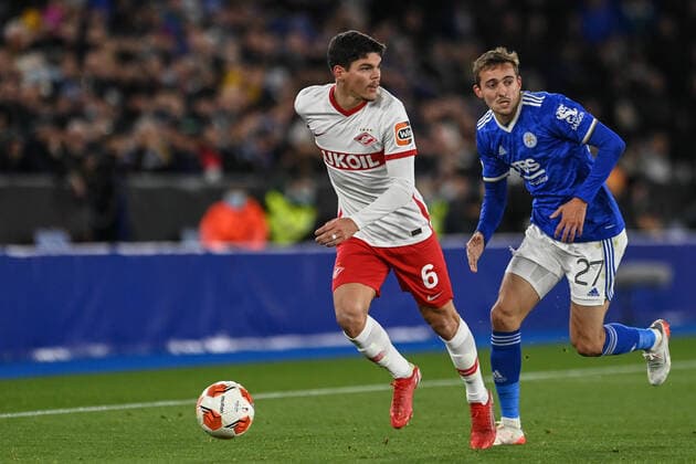 UEFA Europa League Leicester City v Spartak Moscow Ayrton Dantas de Medeiros (6) of Spartak Moscow with the ball as Timoty Castagne 27 of Leicester City pressures Leicester King Power Stadium Leicestershire United Kingdom Copyright: xCraigxThomas NewsxImagesx