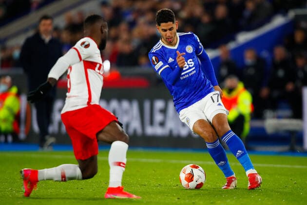 4th November 2021; King Power Stadium, Leicester, Leicestershire, England; Europa League football, Leicester City versus Spartak Moscow; Ayoze Perez of Leicester City looks to beat Victor Moses of Spartak Moscow  ActionPlus12336650 GrahamxWilson