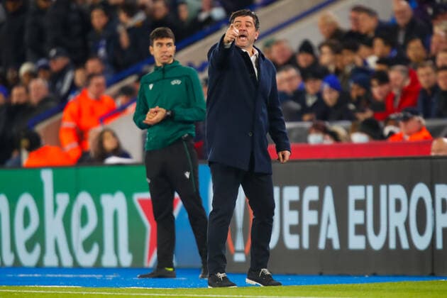 4th November 2021; King Power Stadium, Leicester, Leicestershire, England; Europa League football, Leicester City versus Spartak Moscow; Spartak Moscow Manager Rui Vitoria shouts instructions from the technical area  ActionPlus12336694 GrahamxWilson