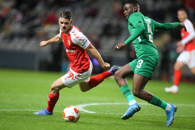 FOOTBALL, FUSSBALL - Vitor Oliveira aka Vitinha of SC Braga challenges Show of Ludogorets Razograd during the Europa League match between SC Braga and Ludogorets Razograd. Estadio Municipal Braga, Portugal, 4th November. Photo: IMAGO Pedro Benavente