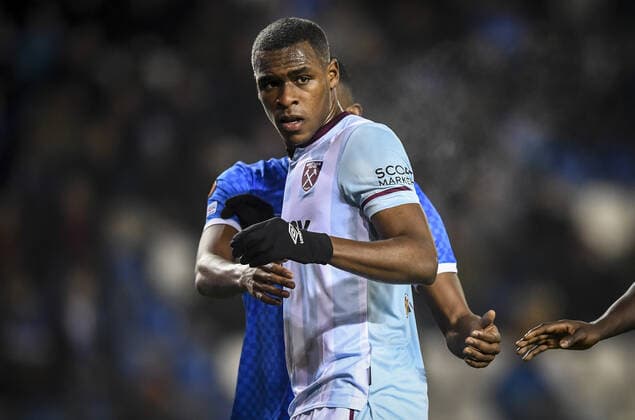 Mandatory Credit: Photo by Simon Dael Shutterstock (12587229er) Issa Diop of West Ham United Genk v West Ham United, UEFA Europa League Group H, Football Cegeka Arena, Genk, Belgium - 04 Nov 2021 Genk v West Ham United, UEFA Europa League Group H, Football Cegeka Arena, Genk, Belgium - 04 Nov 2021  Copyright: xSimonxDael Shutterstockx 12587229er