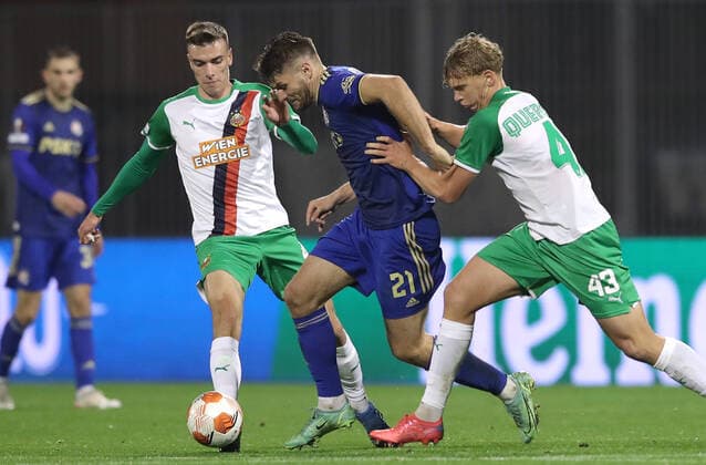 Dinamo Zagreb v Rapid Wien: Group H - UEFA Europa League Bruno Petkovic of Dinamo Zagreb in action against Leopold Querfeld of Rapid during the UEFA Europa League group H match between Dinamo Zagreb and Rapid Wien at Maksimir Stadium on November 4, 2021 in Zagreb, Croatia. LukaxStanzl PIXSELL