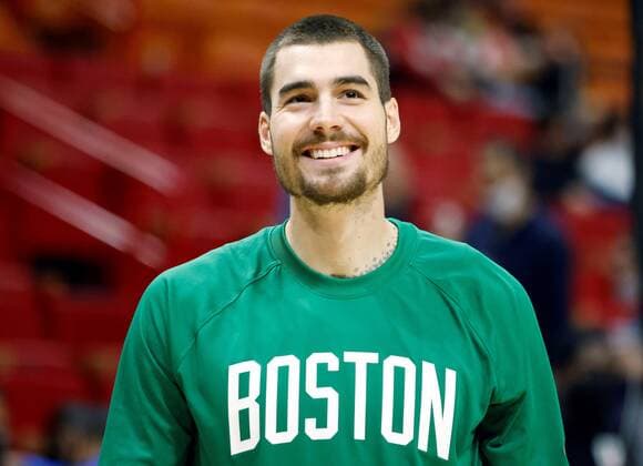 Boston Celtics forward Juancho Hernangomez warm up prior to the NBA, Basketball Herren, USA basketball game between the Miami Heat and the Boston Celtics, at FTX Arena in Miami, Florida, US, 04 November 2021. Boston Celtics at Miami Heat !ACHTUNG: NUR REDAKTIONELLE NUTZUNG!  Copyright: xRHONAxWISEx AME4761 20211105-f218c83179b6a995d647897f71ac98256ac50fc5