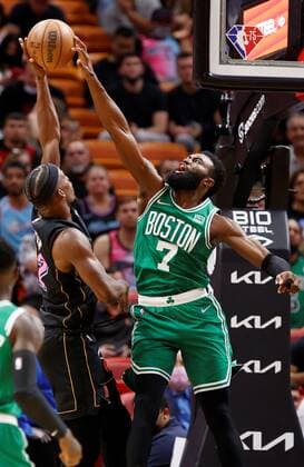 Boston Celtics forward Jalen Brown (R) blocks a shot by Miami Heat forward Jimmy Butler (L), during a NBA, Basketball Herren, USA basketball game between the Miami Heat and the Boston Celtics, at FTX Arena in Miami, Florida, US, 04 November 2021. Boston Celtics at Miami Heat !ACHTUNG: NUR REDAKTIONELLE NUTZUNG!  Copyright: xRHONAxWISEx AME4766 20211105-8d16d1341f584ce337fe820f46db6a3a696d38b8