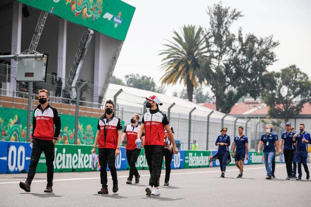 trackwalk GIOVINAZZI Antonio (ita), Alfa Romeo Racing ORLEN C41, portrait during the Formula 1 Gran Premio De La Ciudad De Mexico 2021, Mexico City Grand Prix, 18th round of the 2021 FIA Formula One World Championship, WM, Weltmeisterschaft from November 5 to 7, 2021 on the Autodromo Hermanos Rodriguez, in Mexico City, Mexico - F1 - MEXICO CITY GRAND PRIX 2021 DPPI Panoramic  00121037__V2_0632