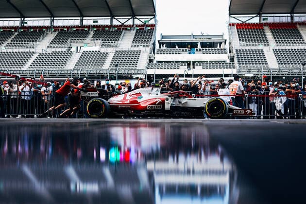Alfa Romeo Racing ORLEN C41, pitstop practice during the Formula 1 Gran Premio De La Ciudad De Mexico 2021, Mexico City Grand Prix, 18th round of the 2021 FIA Formula One World Championship, WM, Weltmeisterschaft from November 5 to 7, 2021 on the Autodromo Hermanos Rodriguez, in Mexico City, Mexico - F1 - MEXICO CITY GRAND PRIX 2021 DPPI Panoramic  00121037_AV6_9232