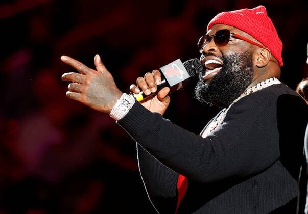 American Rapper Rick Ross announces his new album during a timeout during the first half of the NBA, Basketball Herren, USA basketball game between the Miami Heat and the Boston Celtics, at FTX Arena in Miami, Florida, US, 04 November 2021. Boston Celtics at Miami Heat !ACHTUNG: NUR REDAKTIONELLE NUTZUNG!  Copyright: xRHONAxWISEx AME4776 20211105-3923826c8a5316aa5849a2ddc2968ba263295de7