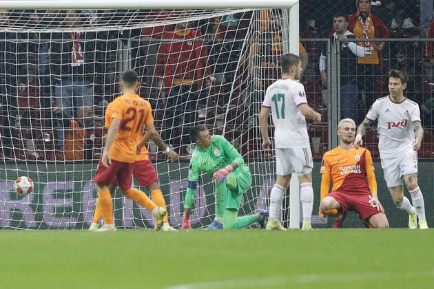 ISTANBUL, TURKEY - NOVEMBER 4, 2021: Galatasaray s goalkeeper Fernando Muslera (C) concedes a goal in the 2021 22 UEFA Europa League Group E Round 4 match between Galatasaray Istanbul and Lokomotiv Moscow at the Ali Sami Yen Sports Complex. Mikhail Japaridze TASS  TS116D25