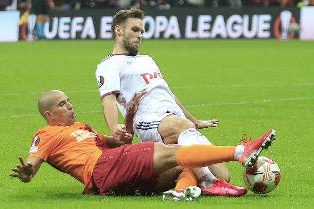 ISTANBUL, TURKEY - NOVEMBER 4, 2021: Galatasaray s Omer Bayram (L) and Lokomotivâ€™s Maciej Rybus in action in the 2021 22 UEFA Europa League Group E Round 4 match between Galatasaray Istanbul and Lokomotiv Moscow at the Ali Sami Yen Sports Complex. Mikhail Japaridze TASS  TS116D65