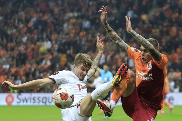 ISTANBUL, TURKEY - NOVEMBER 4, 2021: Lokomotivâ€™s Tin Jedvaj (L) and Galatasaray s Alexandru Cicaldau in action in the 2021 22 UEFA Europa League Group E Round 4 match between Galatasaray Istanbul and Lokomotiv Moscow at the Ali Sami Yen Sports Complex. Mikhail Japaridze TASS  TS116D6B