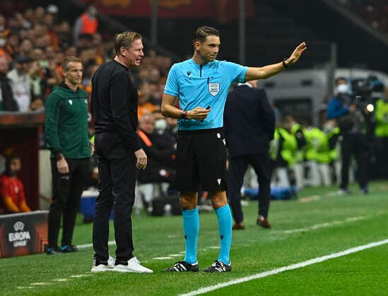 Coach Markus Gisdol of Lokomotic Moscow and Referee Sandro Scharer during the UEFA Europa League group E match between Galatasaray and Lokomotiv Moscow at NEF Stadium on November 04, 2021 in Istanbul, Turkey. 