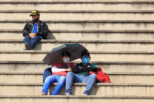 Fans attend the first practice of the Formula One Mexico City Grand Prix at the Hermanos Rodriguez race track in Mexico City, Mexico, 05 November 2021. Formula One Mexico City Grand Prix !ACHTUNG: NUR REDAKTIONELLE NUTZUNG!  Copyright: xCARLOSxRAMÍREZx AMDEP1692 20211105-cdd521eee7d2a880948a54e011dc6a0e593b486d