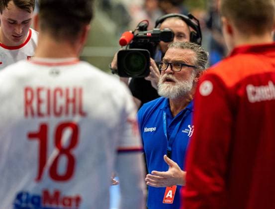 HANDBALL - AUT vs CZE, test match MARIA ENZERSDORF,AUSTRIA,05.NOV.21 - HANDBALL - OEHB international match, Länderspiel, Nationalmannschaft Austria vs Czech Republic, test match. Image shows head coach Rastislav Trtik (CZE).  GEPAxpictures xEdgarxEisner