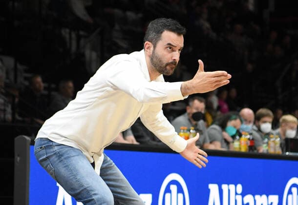 05 11 2021 Basketball Season 2021 2022 2 Bundesliga Pro A 08 Matchday Nürnberg Falcons Basketball Club NBC PS Karlsruhe Lions AlSch Aleksandar Scepanovic Coach Headcoach Karlsruhe Lions indicates gestures directs gives instructions