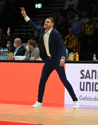 05 11 2021 Basketball Season 2021 2022 2 Bundesliga Pro A 08 Matchday Nürnberg Falcons Basketball Club NBC PS Karlsruhe Lions AlSch Vytautas Buzas Trainer Headcoach Nürnberg Falcons BC NBC indicates gestures directs gives instructions