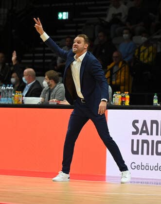 05 11 2021 Basketball Season 2021 2022 2 Bundesliga Pro A 08 Matchday Nürnberg Falcons Basketball Club NBC PS Karlsruhe Lions AlSch Vytautas Buzas Trainer Headcoach Nürnberg Falcons BC NBC indicates gestures directs gives instructions