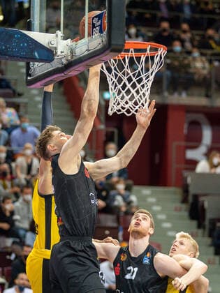 Jonas Richter Niners Chemnitz, 07 , Jonathan Baehre MHP Riesen Ludwigsburg, 07 , GER, MHP Riesen Ludwigsburg vs Niners Chemnitz 99, Basketball, Bundesliga, easycredit, 7 Spieltag, Spielzeit 2021 2022, 05 11 2021, GER, MHP Riesen Ludwigsburg vs Niners Chemnitz 99, Basketball, Bundesliga, easycredit, 7 Spieltag, Spielzeit 2021 2022, 05 11 2021 Ludwigsburg Copyright: xEibner-Pressefoto SaschaxWaltherx EP_EER