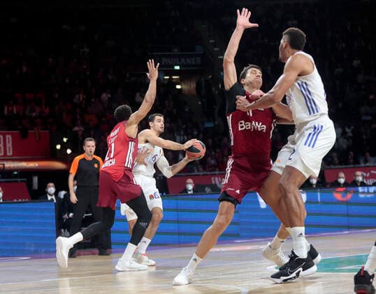 05 11 2021, FC Bayern Basketball vs Real Madrid Basket, Audi Dome Muenchen, Basketball, in the picture Augustine Rubit FCB Basketball , Nathan de Medina Arminia Bielefeld , Vladimir Lucic FCB Basketball and Walter Tavares Real Madrid Basket