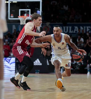 05 11 2021, FC Bayern Basketball vs Real Madrid Basket, Audi Dome Muenchen, Basketball, in picture Andreas Obst FCB Basketball vs Adam Hanga Real Madrid Basket