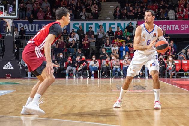 Vladimir Lucic 11 FC Bayern , Alberto Abalde Diaz 6 Real Madrid , FC Bayern Basketball vs Real Madrid, Euroleague, 05 11 2021 Muenchen Bayern Germany Copyright: xkolbert-press UlrichxGamelx