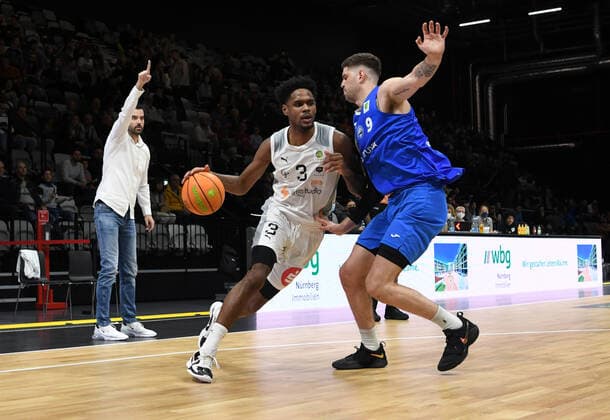 05 11 2021 Basketball Season 2021 2022 2 Bundesliga Pro A 08 Matchday Nürnberg Falcons Basketball Club NBC PS Karlsruhe Lions AlSch Antonio Lee A J AJ Davis Jr 3, Nürnberg Falcons BC NBC Matthew Jon Freeman 9, Karlsruhe Lions.