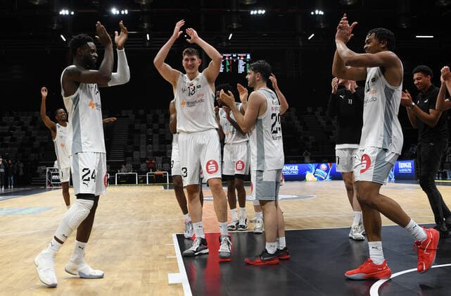 05 11 2021 Basketball Season 2021 2022 2 Bundesliga Pro A 08 Matchday Nürnberg Falcons Basketball Club NBC PS Karlsruhe Lions AlSch Roland L Amour Nyama 24, Nürnberg Falcons BC NBC Jonathan Maier 13, Nürnberg Falcons BC NBC