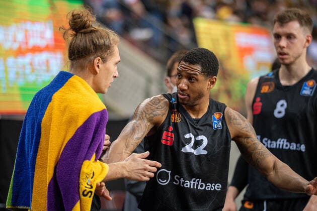 Gerald Robinson Niners Chemnitz, 22 , makes fun of penalty, GER, MHP Riesen Ludwigsburg vs Niners Chemnitz 99, Basketball, Bundesliga, easycredit, 7 Spieltag, Spielzeit 2021 2022, 05 11 2021, GER, MHP Riesen Ludwigsburg vs Niners Chemnitz 99, Basketball, Bundesliga, easycredit, 7 Spieltag, Spielzeit 2021 2022, 05 11 2021 Ludwigsburg Copyright: xEibner-Pressefoto SaschaxWaltherx EP_EER