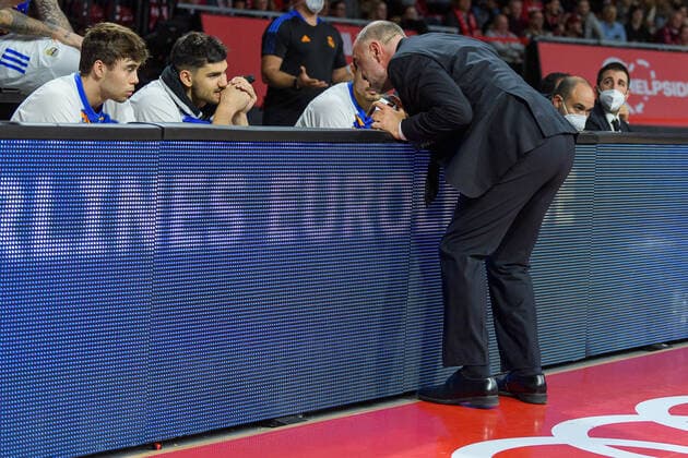 Pablo Laso Real Madrid, head coach with instructions to his players FC Bayern Muenchen vs Real Madrid, Basketball, Euroleague, Matchday 8, Season 2021 2022, 05 11 2021 FC Bayern Muenchen vs Real Madrid, Basketball, Euroleague, Matchday 8, Season 2021 2022, 05 11 2021 Muenchen. Copyright: xEibnerxPressefoto HeikexFeinerx EP_HFR