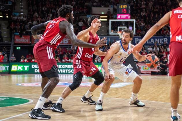 Nihad Dedovic 14 FC Bayern , Sergio Llull 23 Real Madrid , FC Bayern Basketball vs Real Madrid, Euroleague, 05 11 2021 Muenchen Bayern Germany Copyright: xkolbert-press UlrichxGamelx